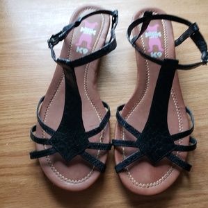 Black sandles